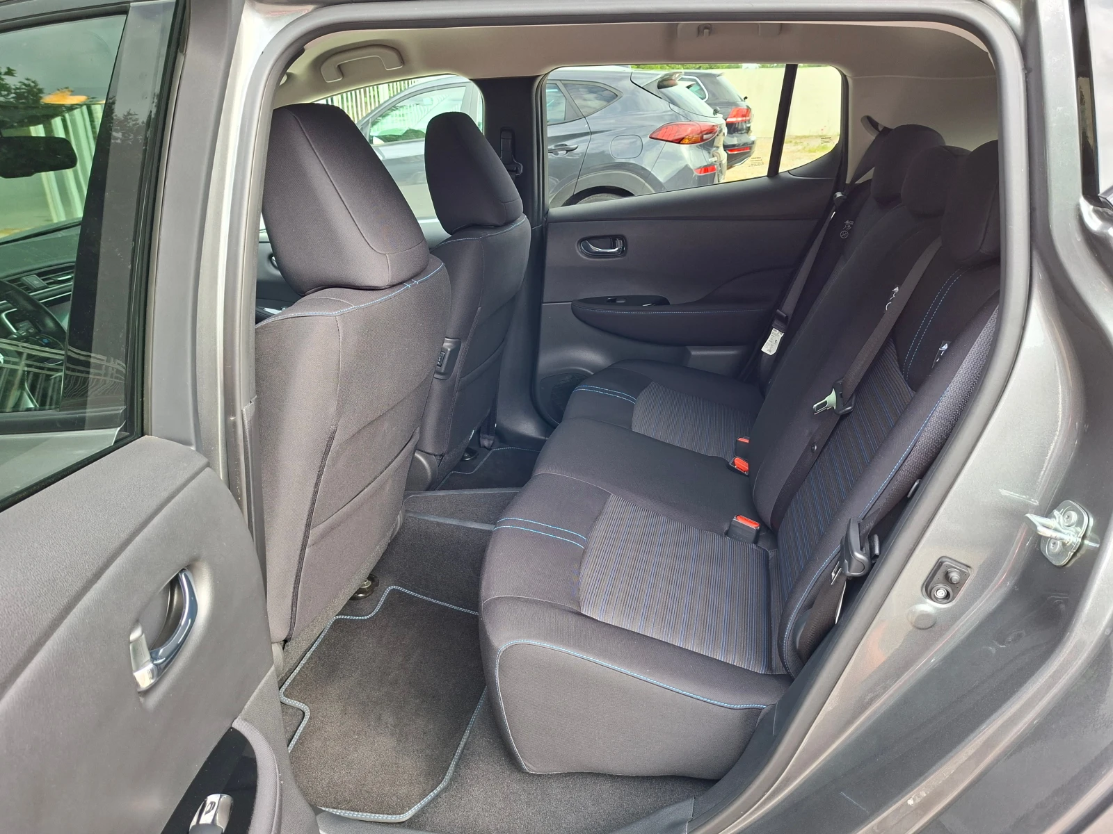 Nissan Leaf  Tekna 40kw ProPilot 360 keyless carplay, снимка 11 - Автомобили и джипове - 54747558