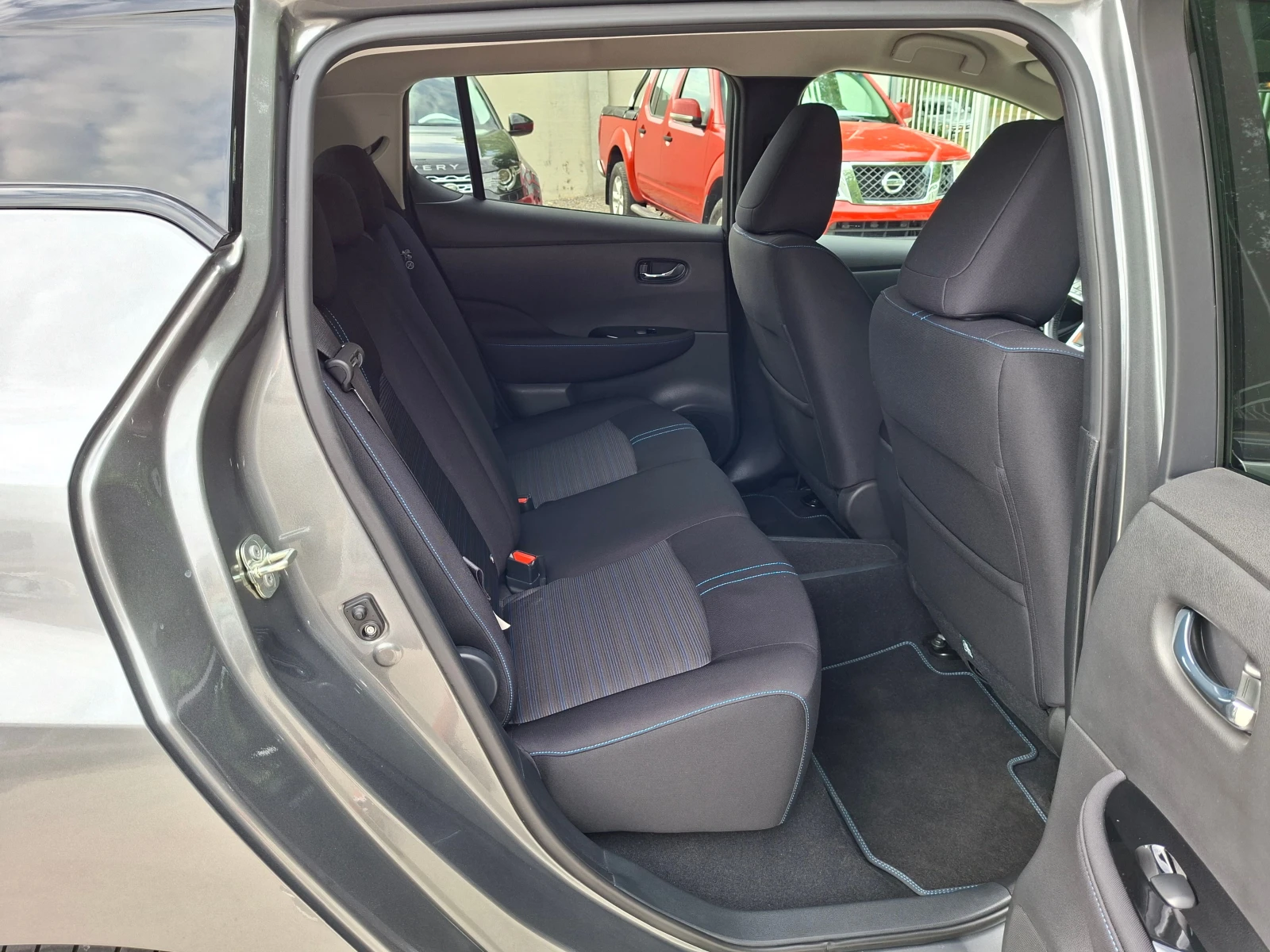Nissan Leaf  Tekna 40kw ProPilot 360 keyless carplay, снимка 13 - Автомобили и джипове - 54747558