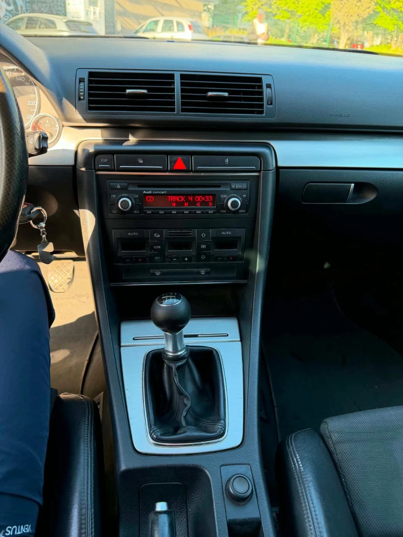 Audi A4 2.0TDI, снимка 8 - Автомобили и джипове - 54897935