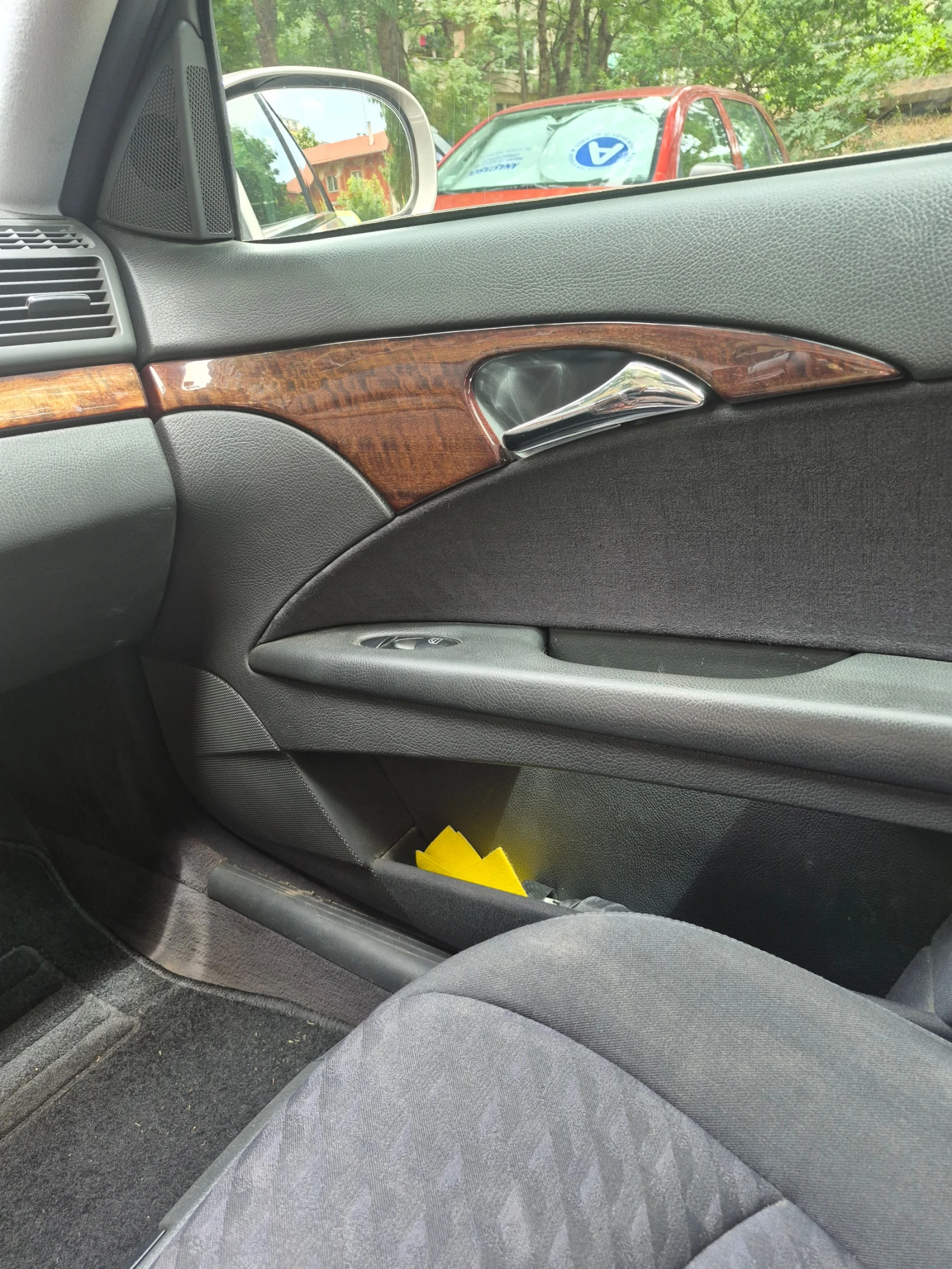Mercedes-Benz E 200, снимка 11 - Автомобили и джипове - 55171772