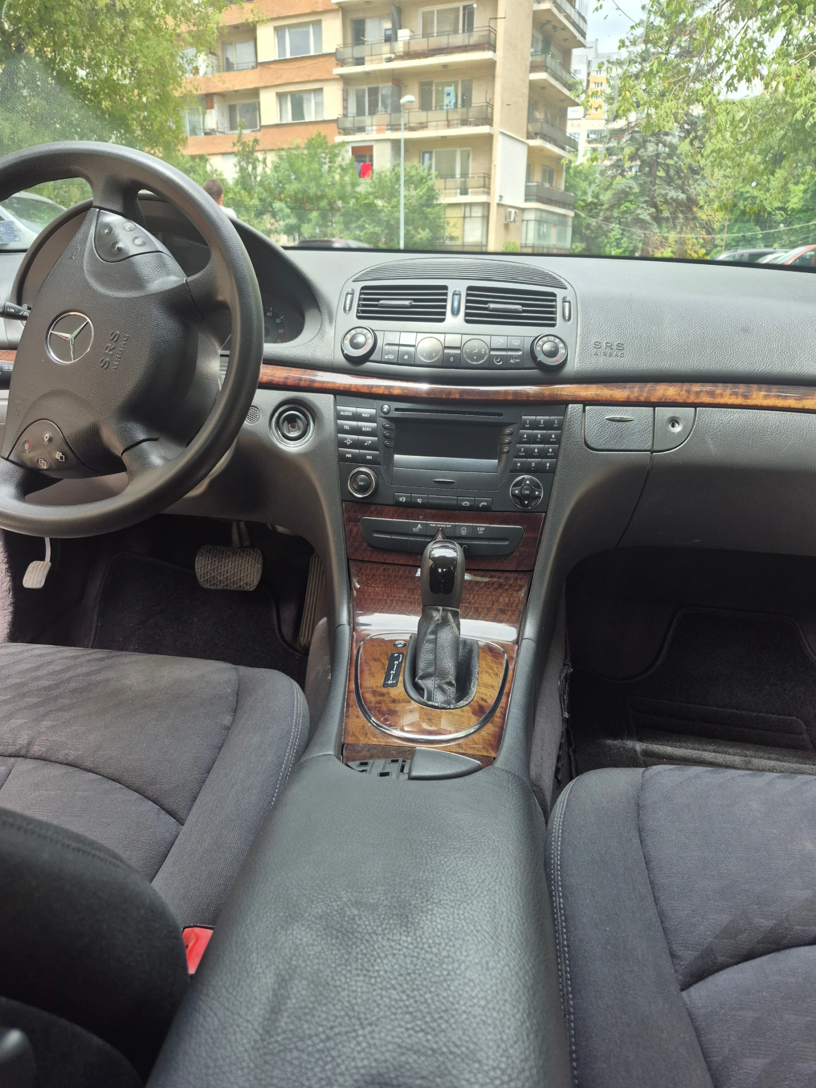 Mercedes-Benz E 200, снимка 3 - Автомобили и джипове - 55171772