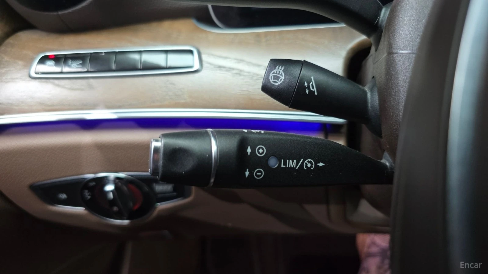 Mercedes-Benz E 300 * Exclusive* ПАНО* KEYLESS* Camera* ПОДГРЕВ* , снимка 15 - Автомобили и джипове - 55603789