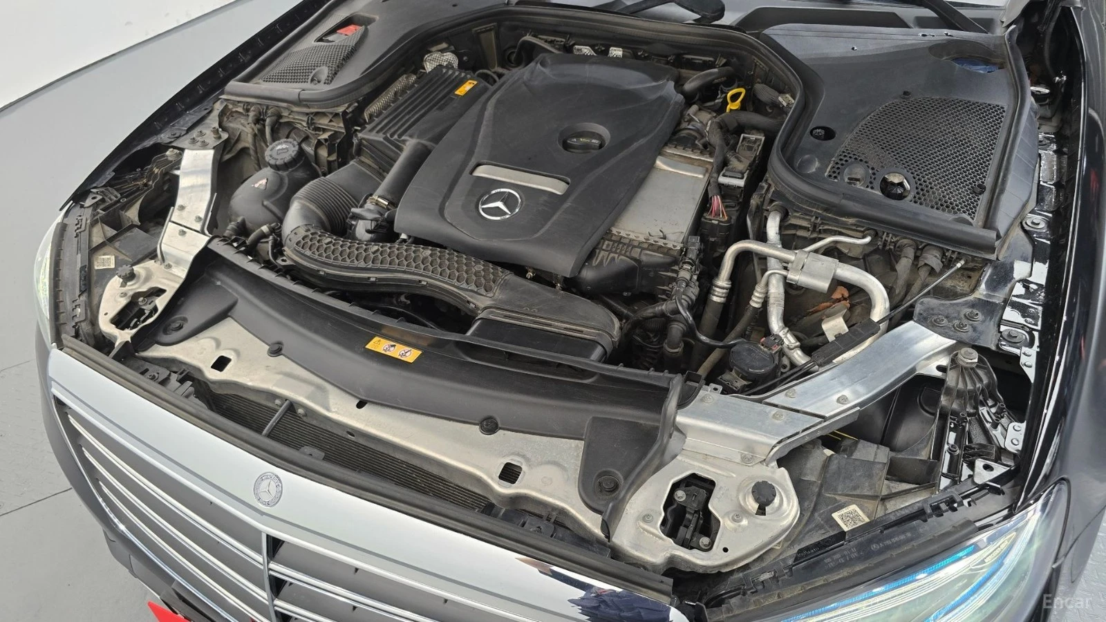 Mercedes-Benz E 300 * Exclusive* ПАНО* KEYLESS* Camera* ПОДГРЕВ* , снимка 6 - Автомобили и джипове - 55603789