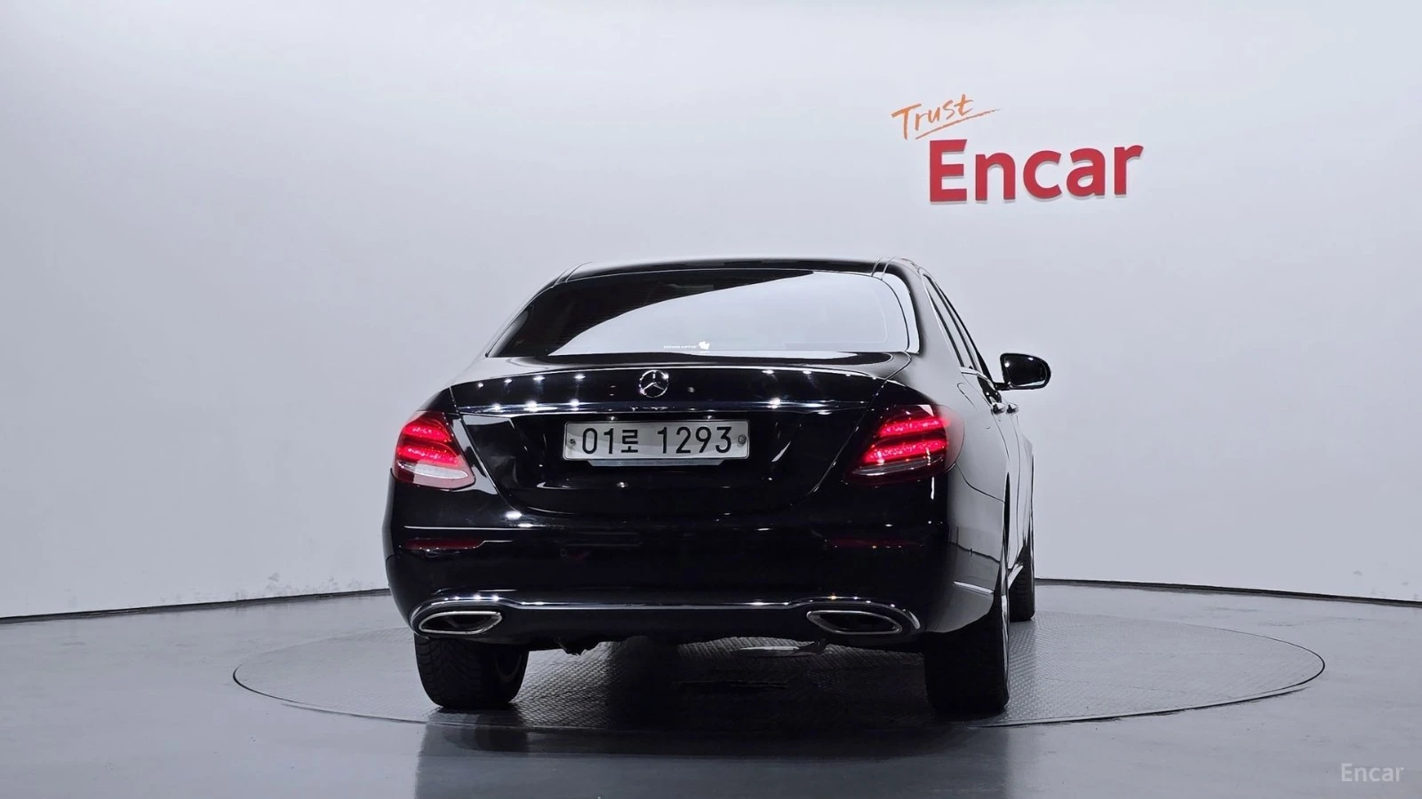 Mercedes-Benz E 300 * Exclusive* ПАНО* KEYLESS* Camera* ПОДГРЕВ* , снимка 4 - Автомобили и джипове - 55603789