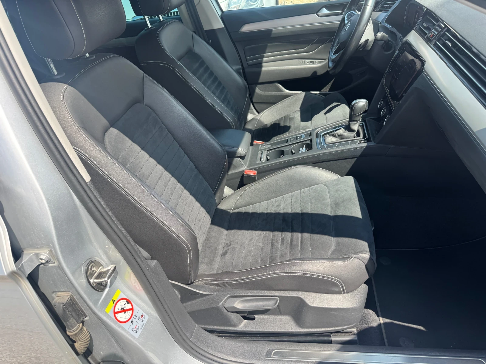 VW Passat 126800км* ТОП* NAVI* DIGITAL* КОЖА* ПОДГРЕВ* 2020г, снимка 13 - Автомобили и джипове - 55816567