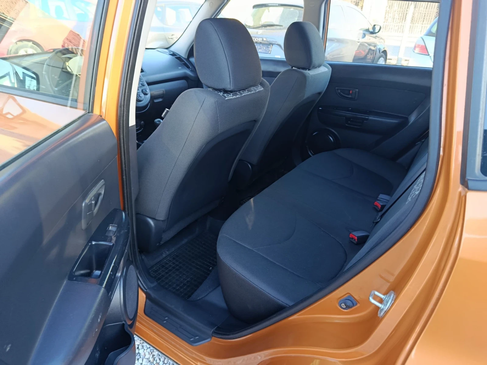 Kia Soul 1.6 бензин , снимка 12 - Автомобили и джипове - 56011830