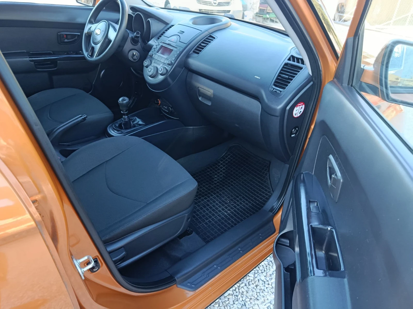 Kia Soul 1.6 бензин , снимка 11 - Автомобили и джипове - 56011830