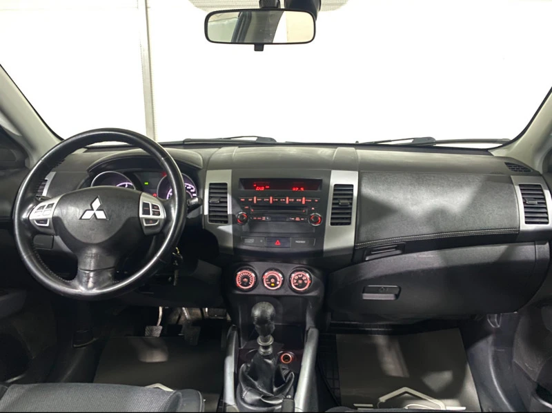 Mitsubishi Outlander 2.0 DI-D, снимка 8 - Автомобили и джипове - 45562153