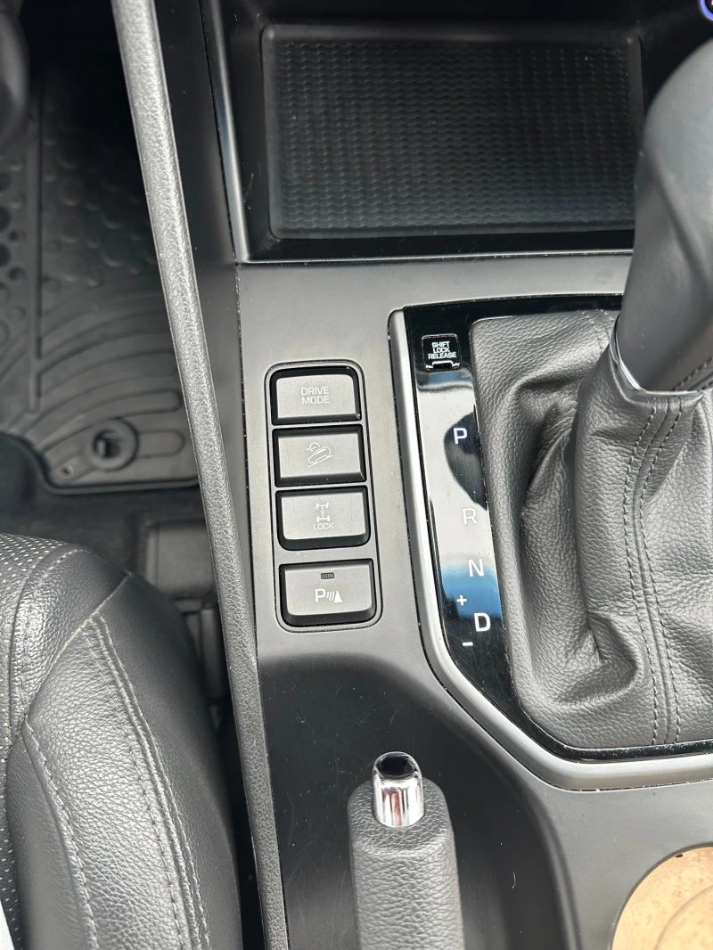 Hyundai Tucson CRDI 2.0, снимка 14 - Автомобили и джипове - 53341887