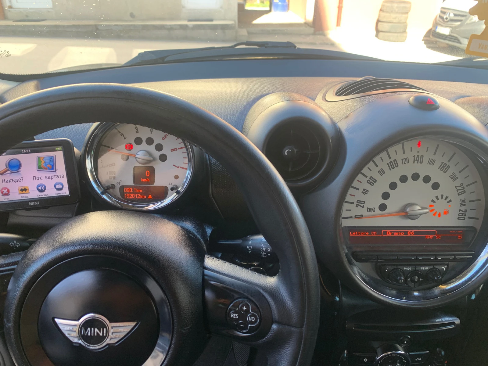 Mini Countryman 1.6 D ALL4 4x4 - изображение 6