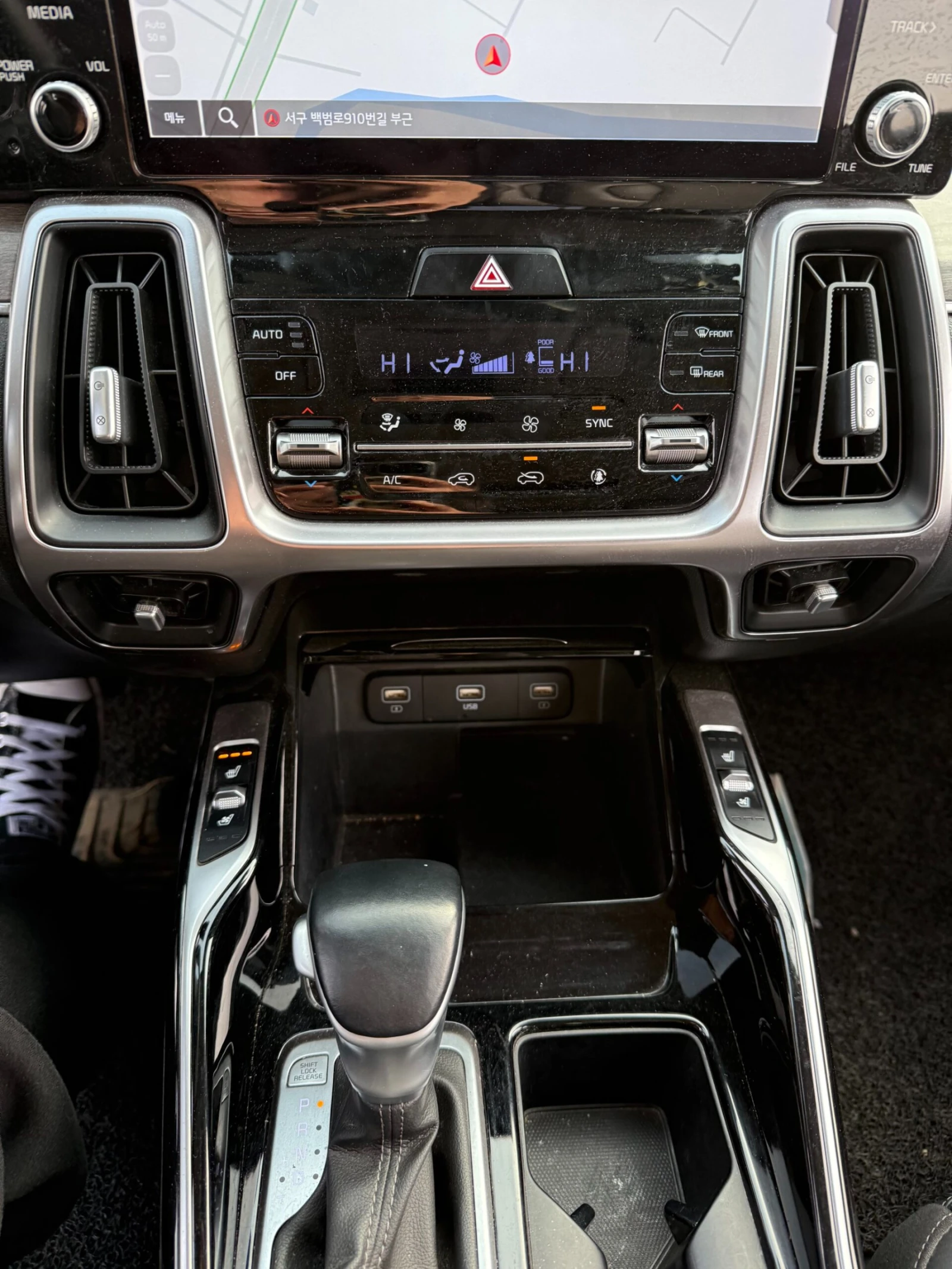 Kia Sorento 2.2 CRDI 4x4 - OЧАКВАН ВНОС, снимка 5 - Автомобили и джипове - 54124686