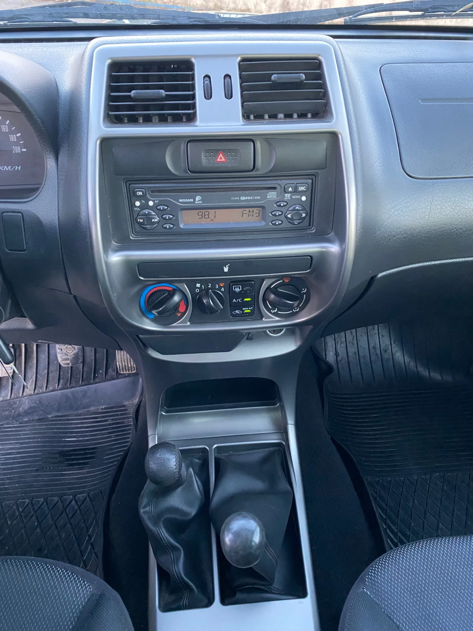 Nissan Terrano, снимка 12 - Автомобили и джипове - 54416919