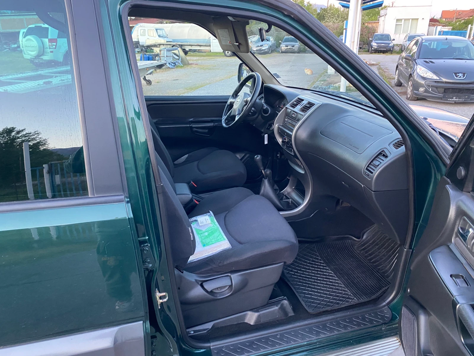 Nissan Terrano, снимка 10 - Автомобили и джипове - 54416919