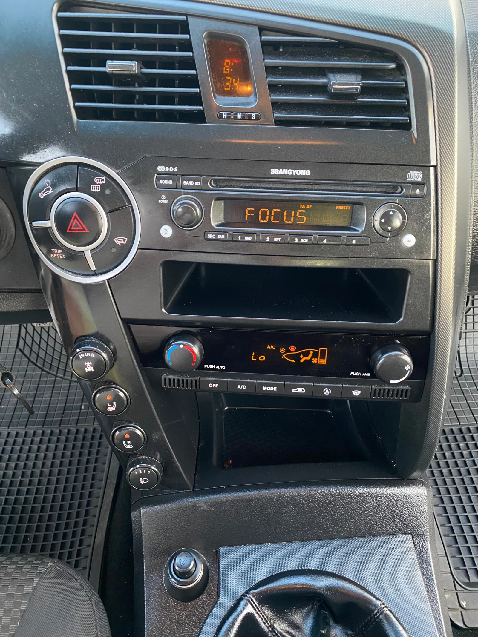 SsangYong Kyron 2.0 CRDI Clima, снимка 11 - Автомобили и джипове - 54416919