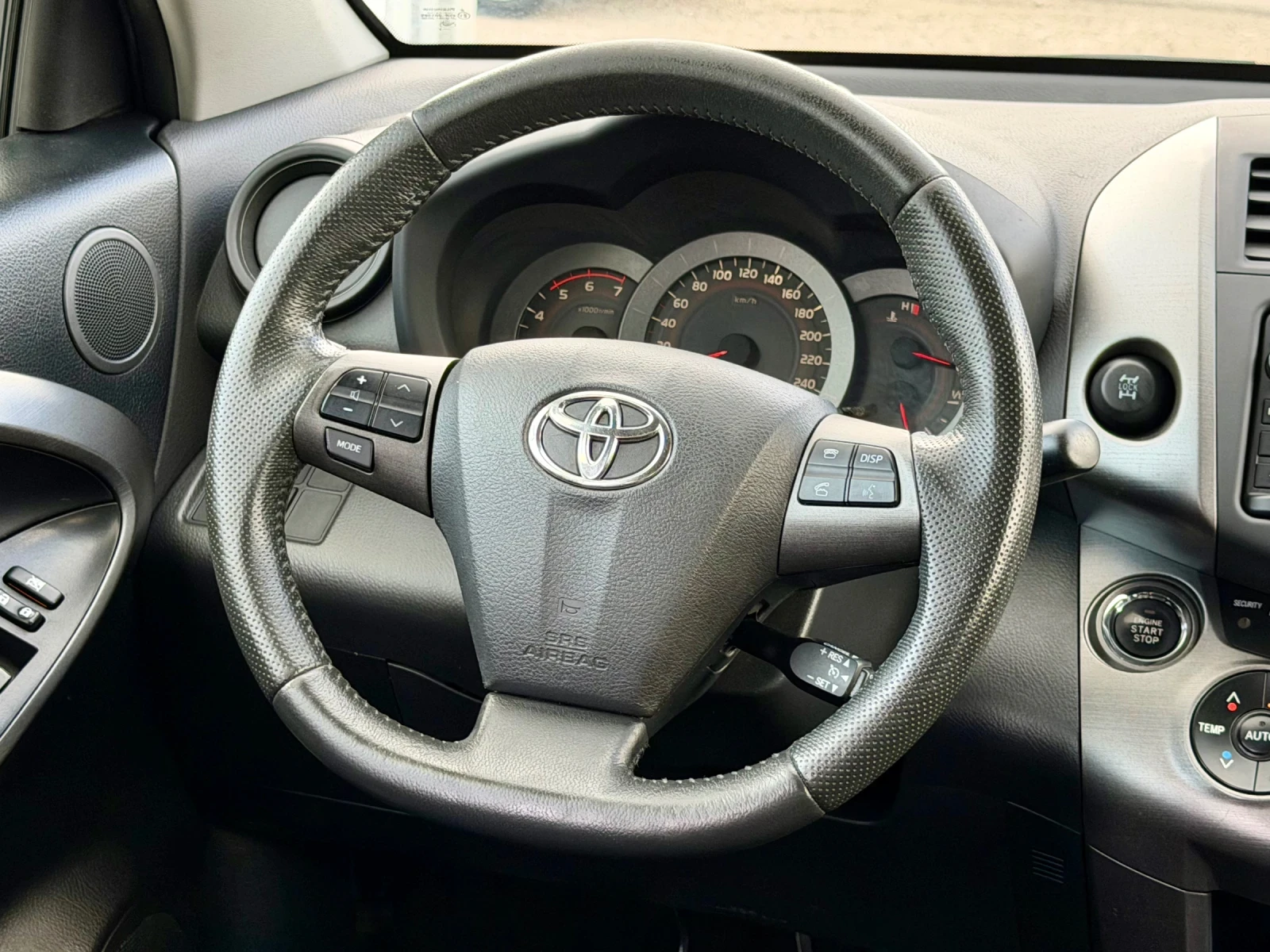 Toyota Rav4 2.2D4D-4x4-195000км., снимка 11 - Автомобили и джипове - 54620763