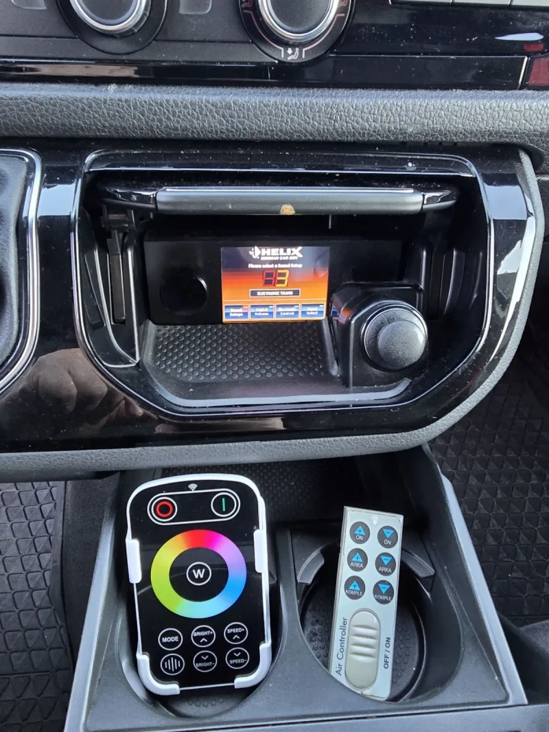 VW T5 FACE 2020 /SUPER CUSTOMIZED/AIR SUSPEN/SOUND SYS, снимка 10 - Бусове и автобуси - 52403141