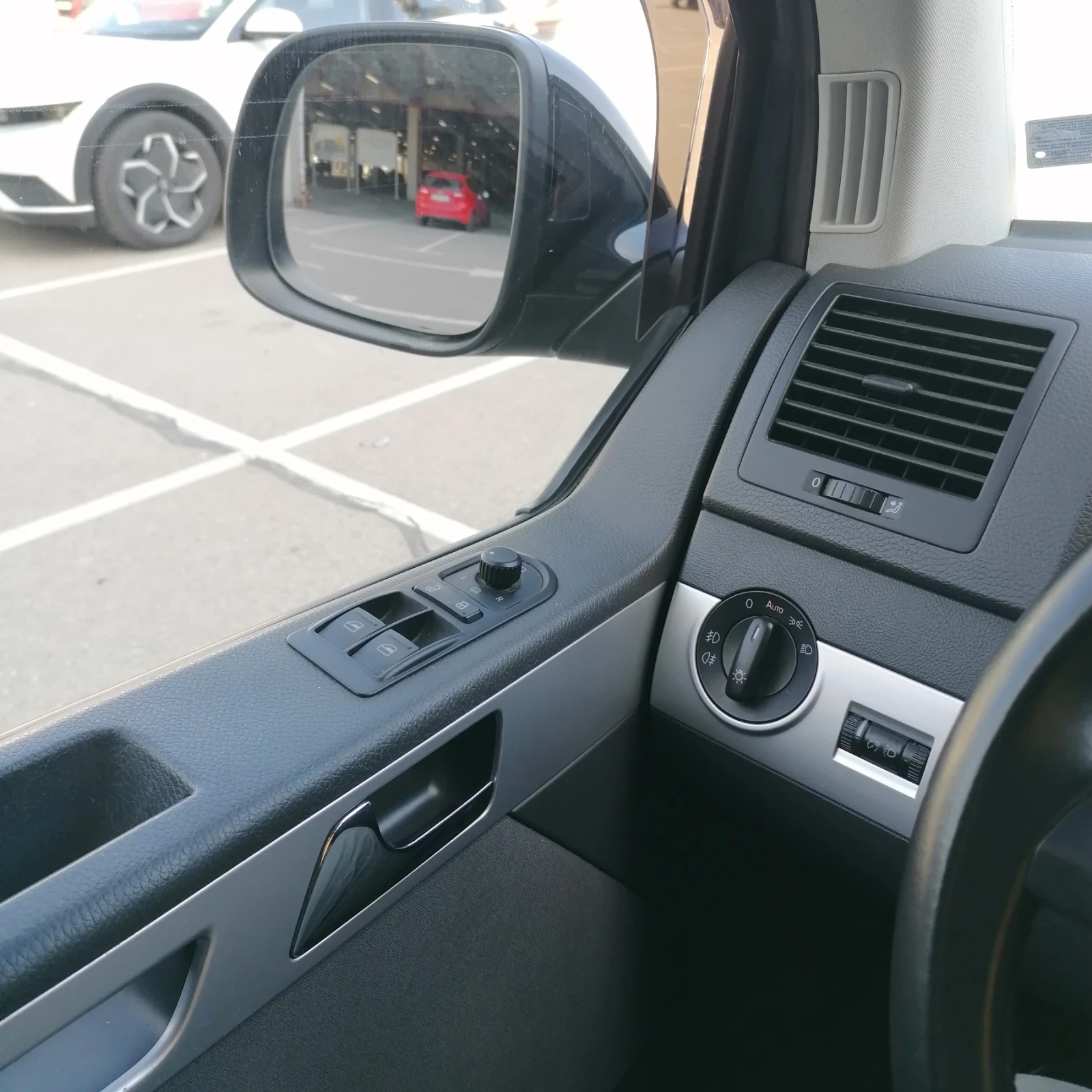 VW Multivan, снимка 12 - Бусове и автобуси - 54407177