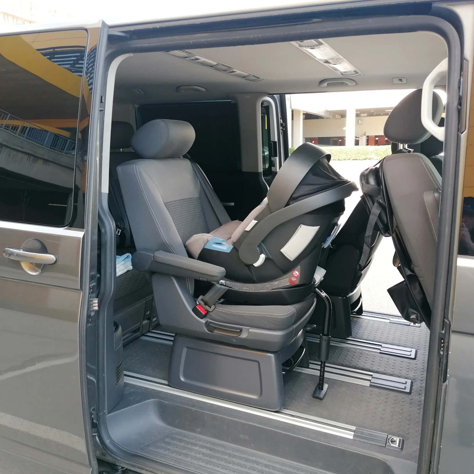 VW Multivan, снимка 7 - Бусове и автобуси - 54407177
