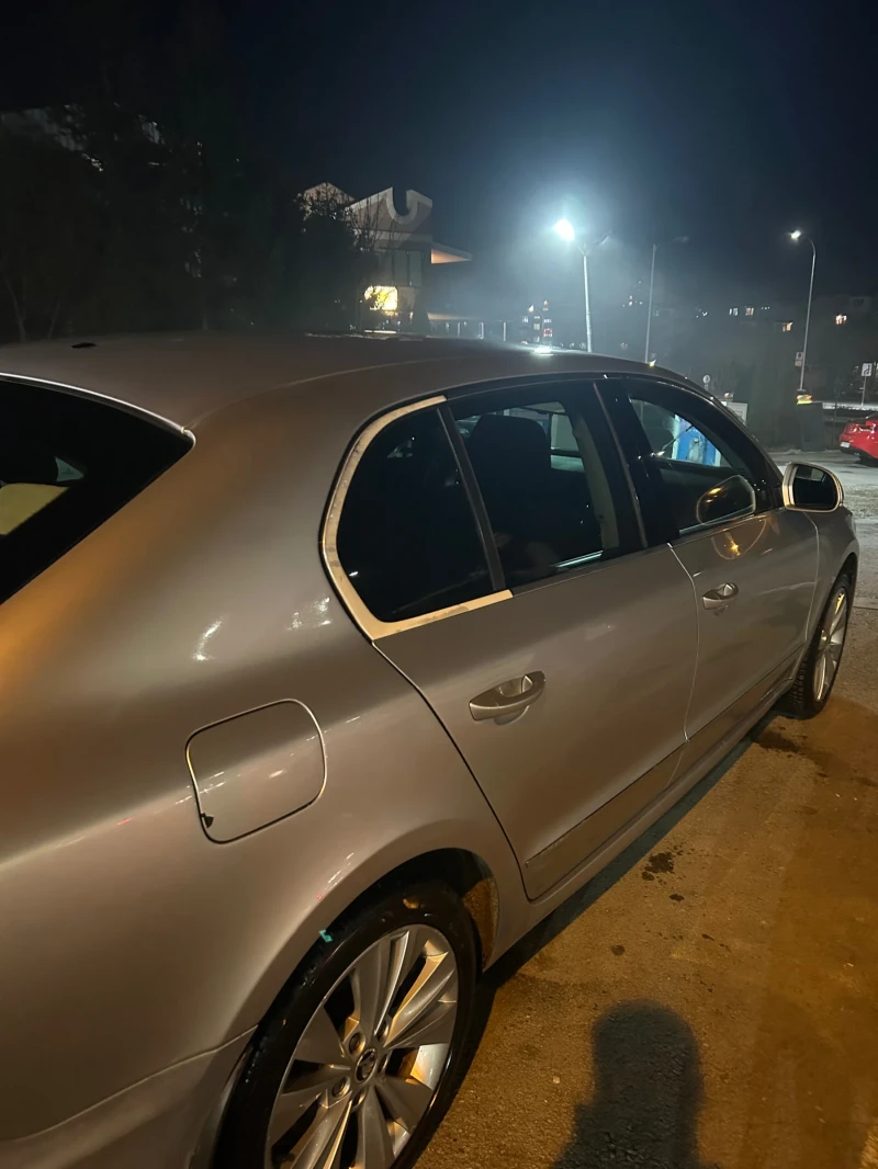 Skoda Superb, снимка 5 - Автомобили и джипове - 48763193