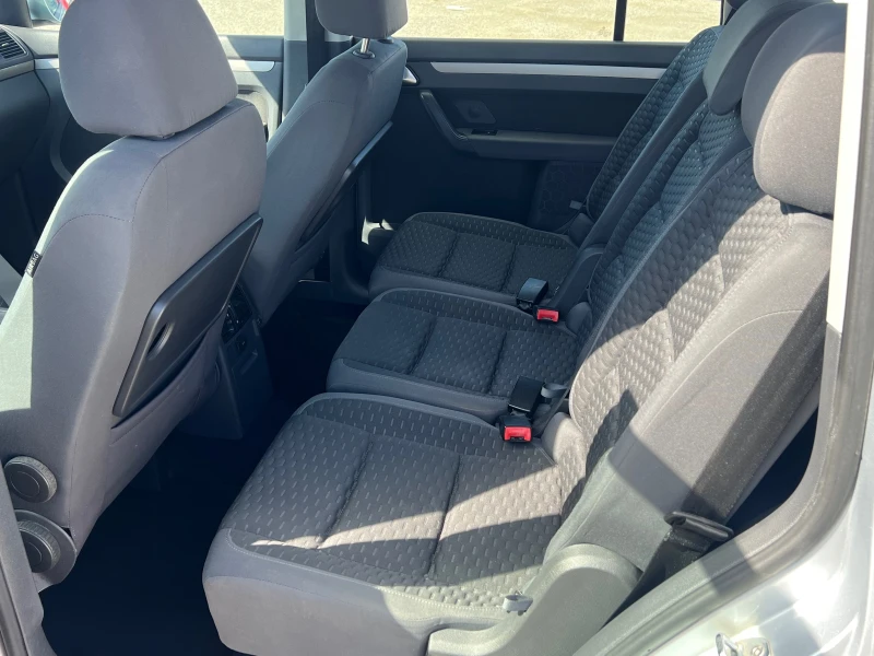 VW Touran Собствен лизинг! 100% Одобрение, снимка 8 - Автомобили и джипове - 51760822