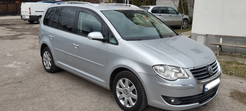 VW Touran, снимка 2 - Автомобили и джипове - 52058221