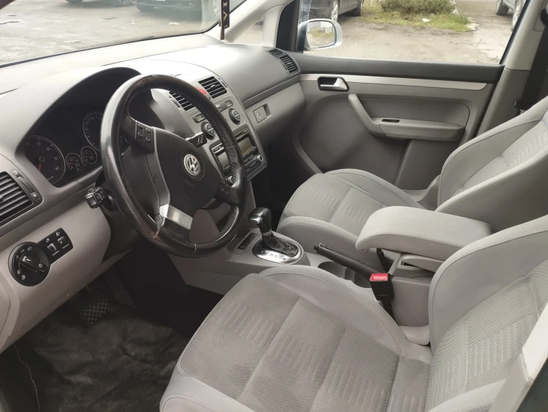 VW Touran, снимка 15 - Автомобили и джипове - 52058221