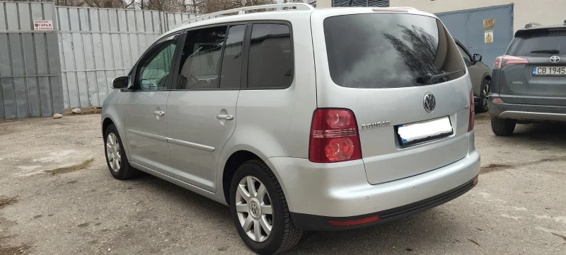 VW Touran, снимка 8 - Автомобили и джипове - 52058221