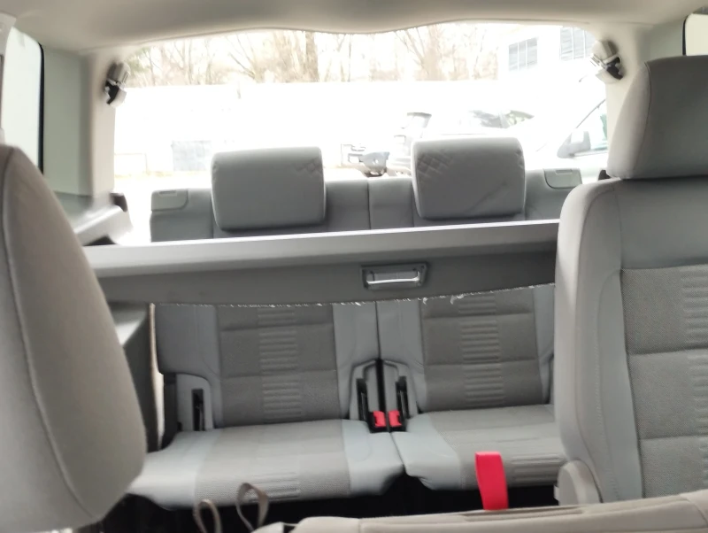 VW Touran, снимка 11 - Автомобили и джипове - 52058221