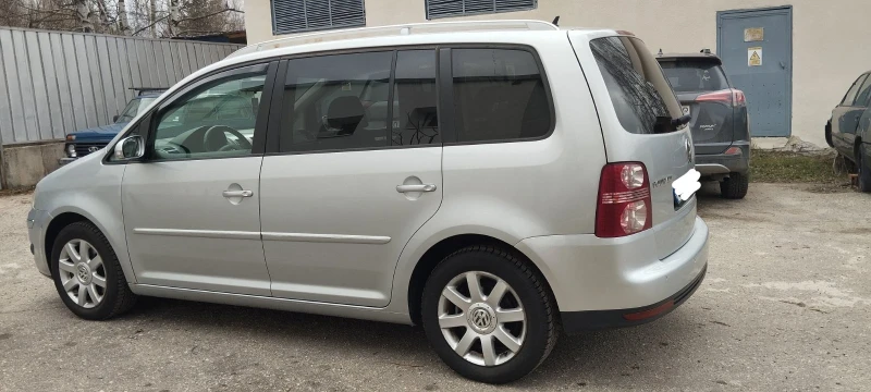 VW Touran, снимка 6 - Автомобили и джипове - 52058221