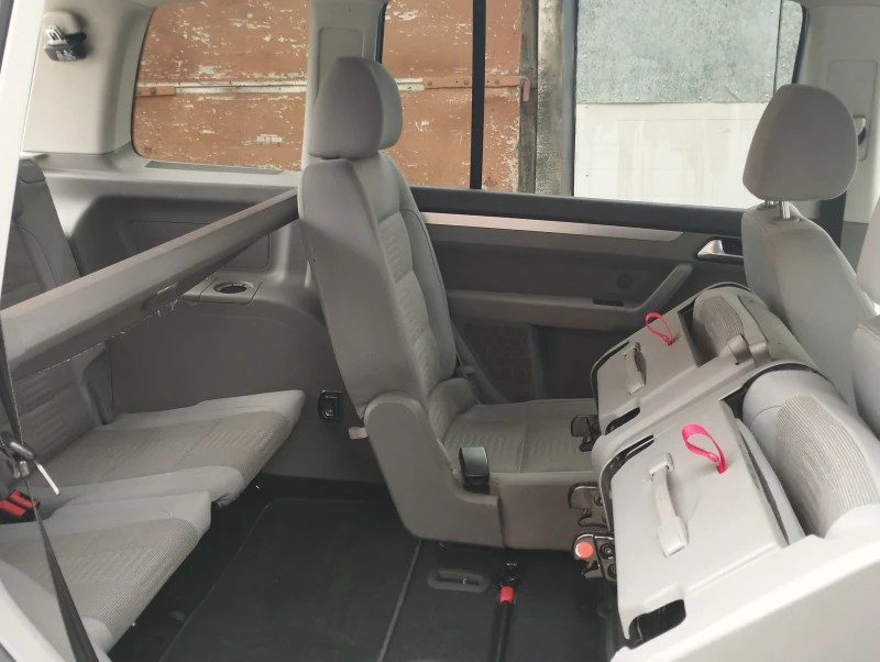 VW Touran, снимка 12 - Автомобили и джипове - 52058221