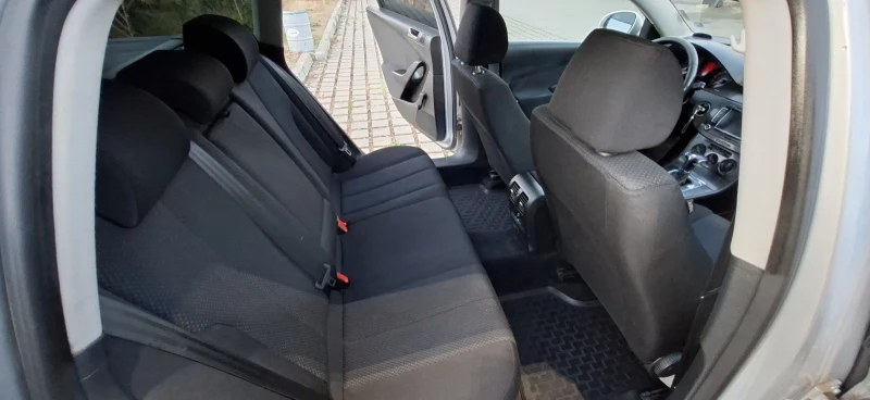 VW Passat, снимка 12 - Автомобили и джипове - 51946919