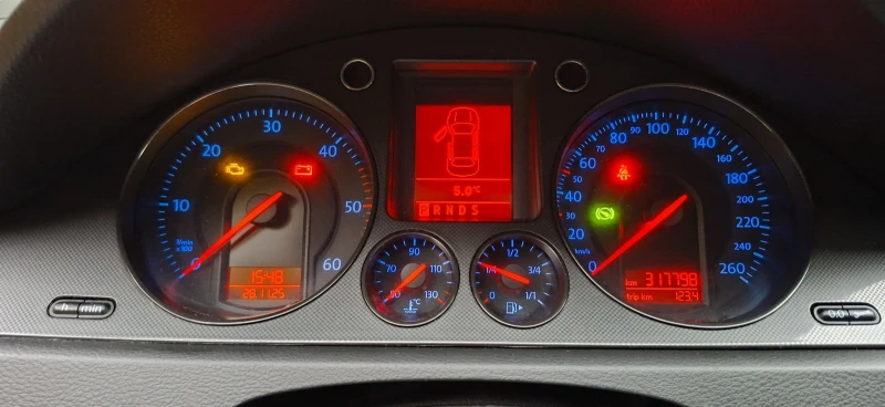 VW Passat, снимка 8 - Автомобили и джипове - 51946919