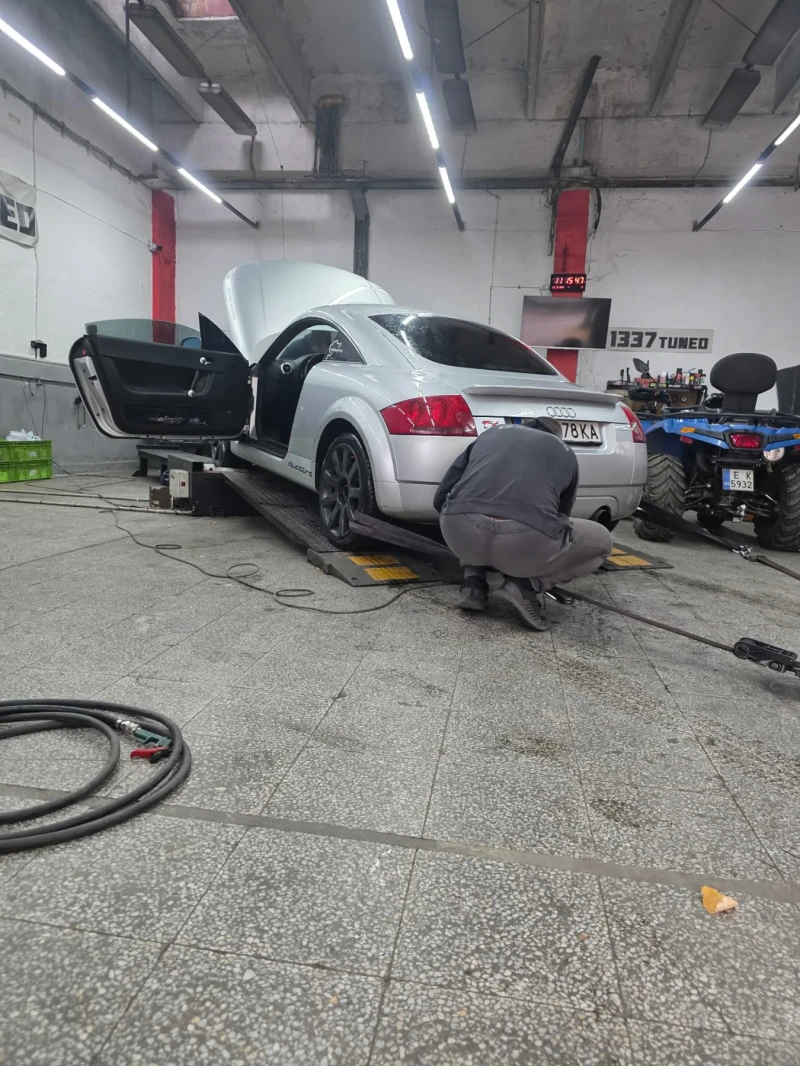 Audi Tt 1.8 Т, снимка 5 - Автомобили и джипове - 53293464