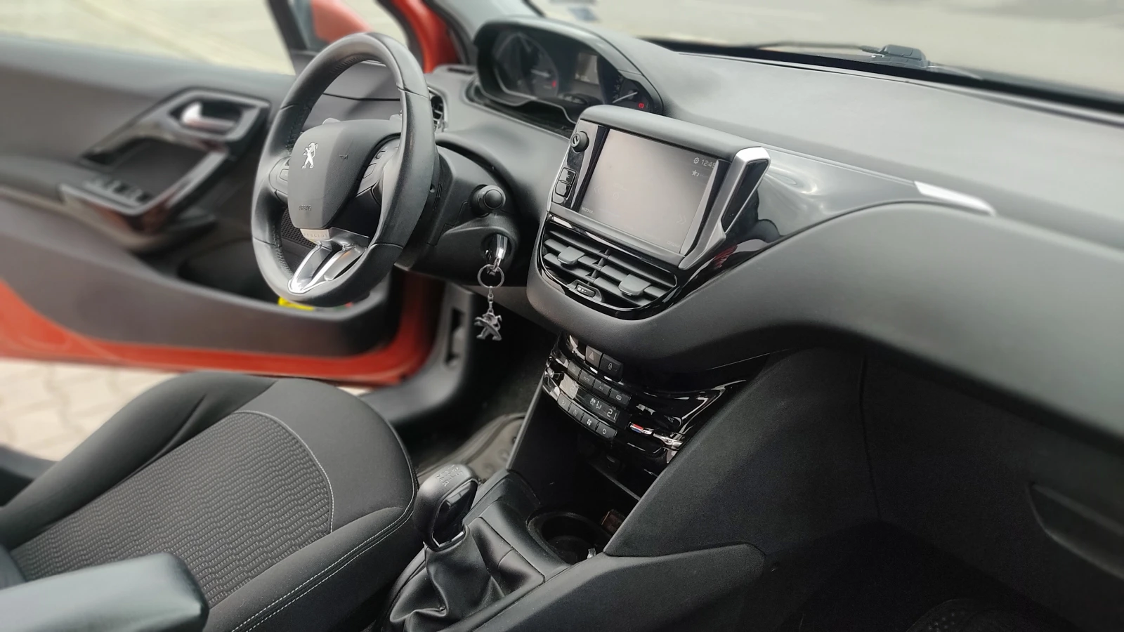 Peugeot 208  - изображение 7