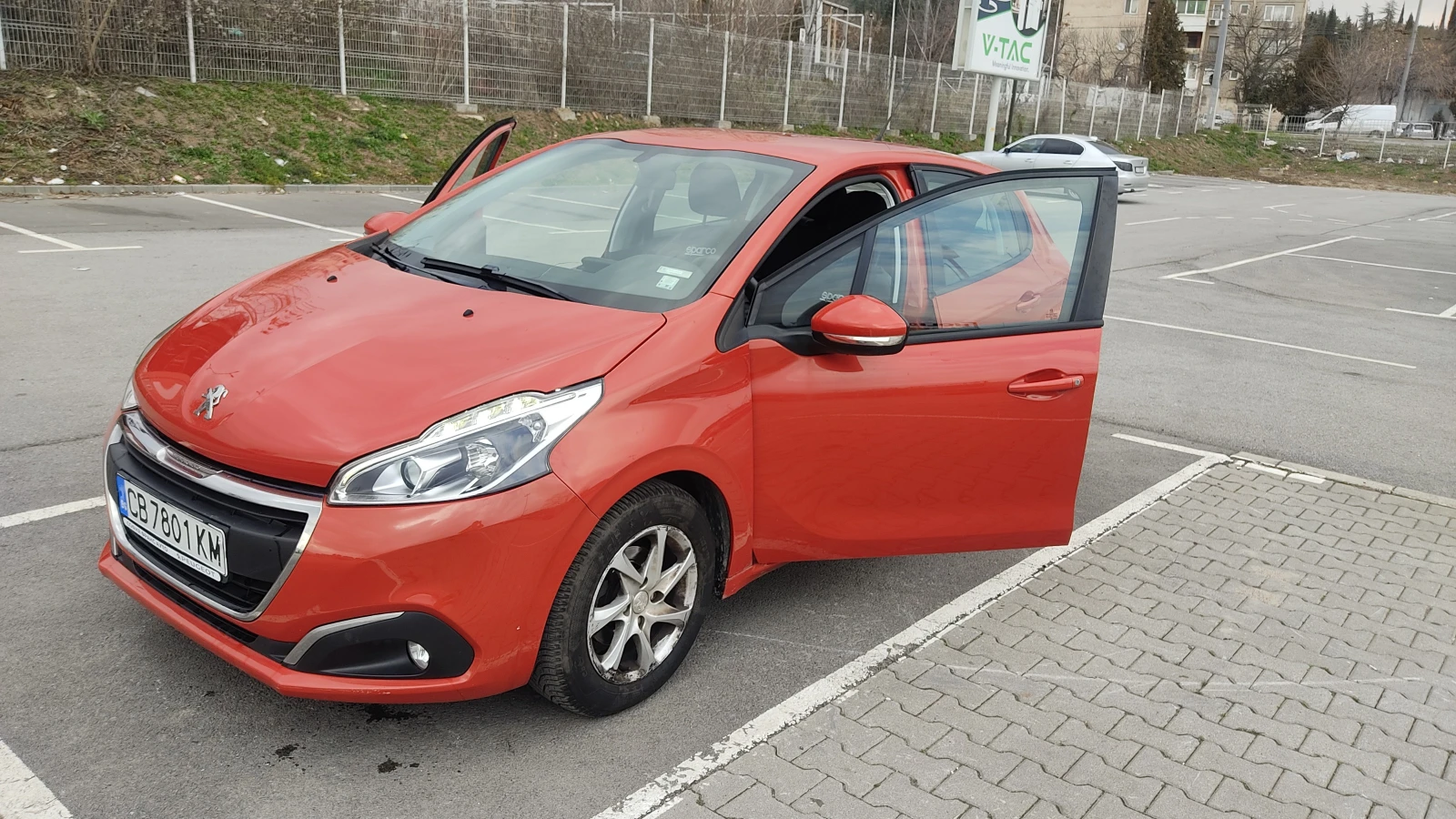 Peugeot 208  - изображение 2