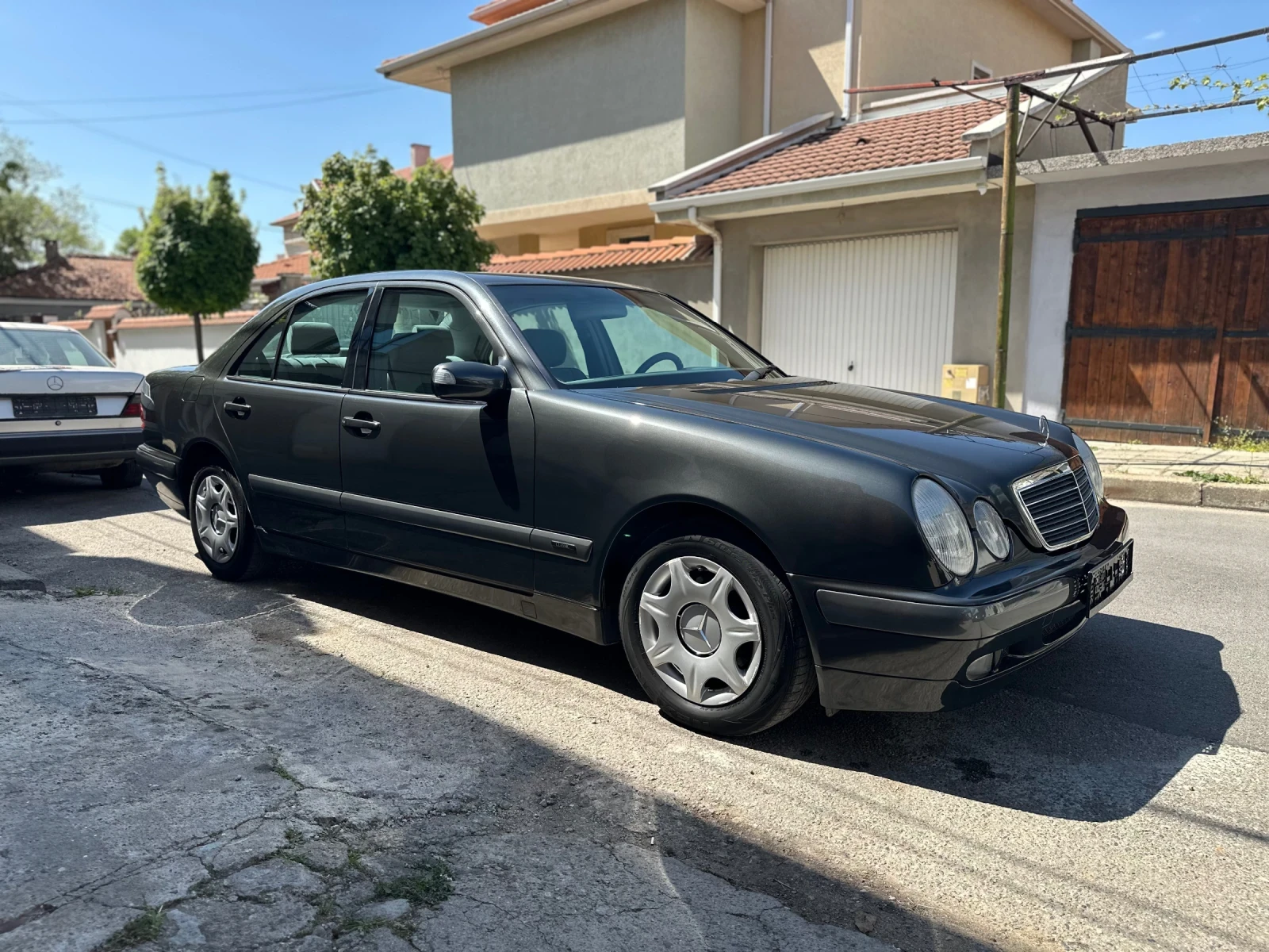 Mercedes-Benz E 220 CDI - изображение 3