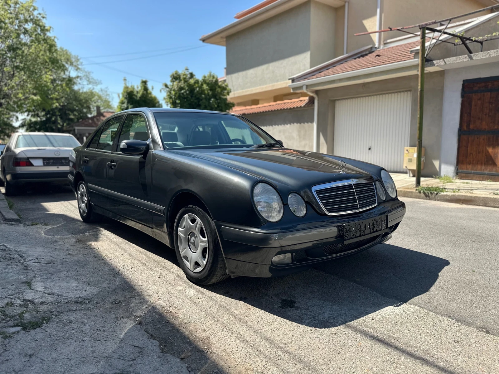 Mercedes-Benz E 220 CDI - изображение 4