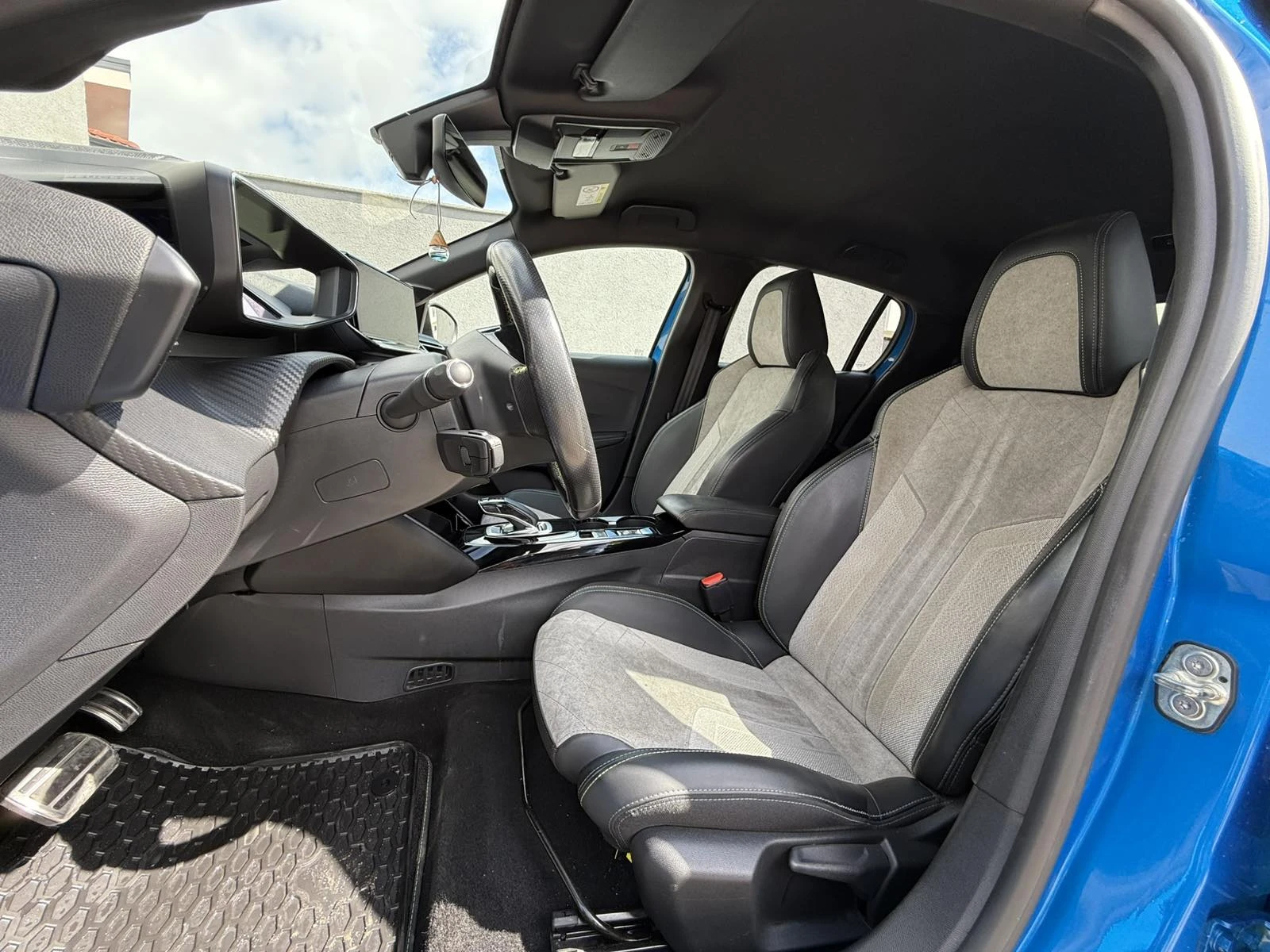 Peugeot 208 e-208 GT  - изображение 9