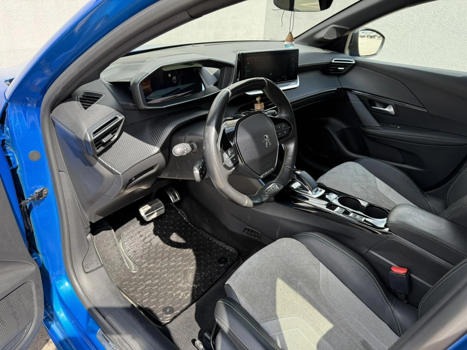Peugeot 208 e-208 GT  - изображение 10