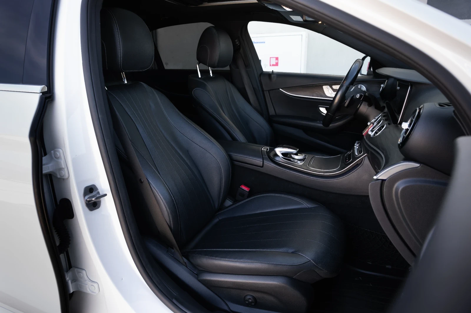 Mercedes-Benz E 300 4 matic, снимка 13 - Автомобили и джипове - 53819885