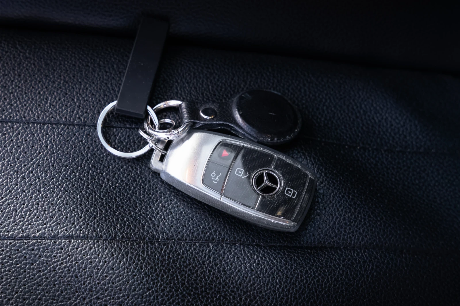 Mercedes-Benz E 300 4 matic, снимка 16 - Автомобили и джипове - 53819885