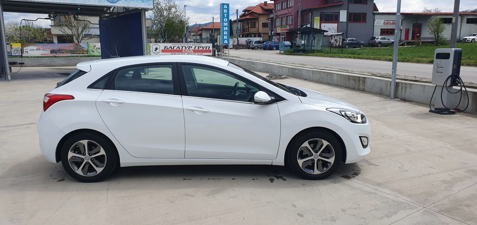 Hyundai I30 Hyundai i30 1.6CRDI  Facelift, снимка 3 - Автомобили и джипове - 54296204