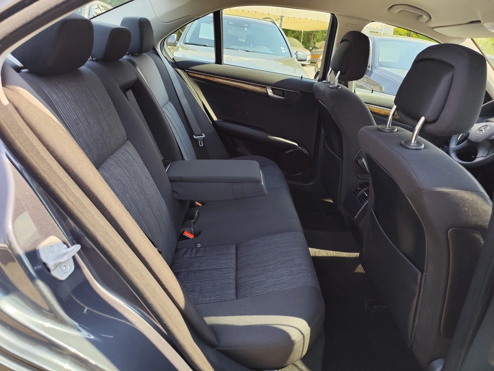 Mercedes-Benz C 180 1.8i* KOMPRESSOR/ELEGANCE/ KLIMA/135000km/, снимка 11 - Автомобили и джипове - 56021113