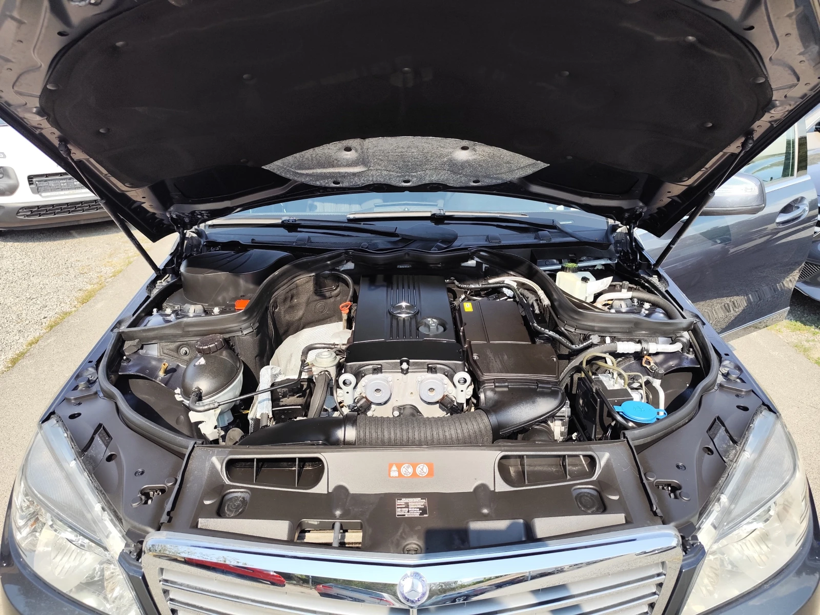Mercedes-Benz C 180 1.8i* KOMPRESSOR/ELEGANCE/ KLIMA/135000km/, снимка 15 - Автомобили и джипове - 56021113