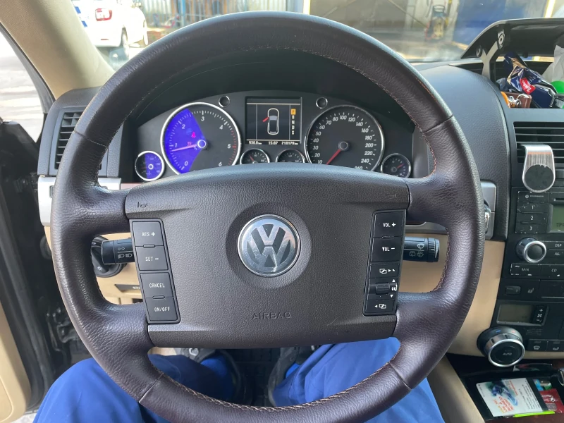 VW Touareg 3.0 TDI, снимка 10 - Автомобили и джипове - 48886416