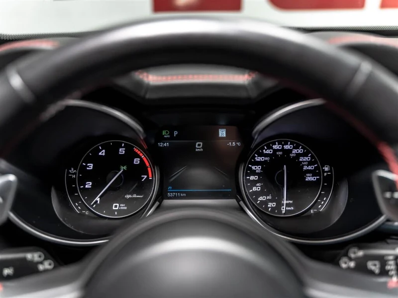 Alfa Romeo Stelvio Estrema* CARFAX* АвтоКредит* (ЦЕНА ДО БГ), снимка 12 - Автомобили и джипове - 53245008
