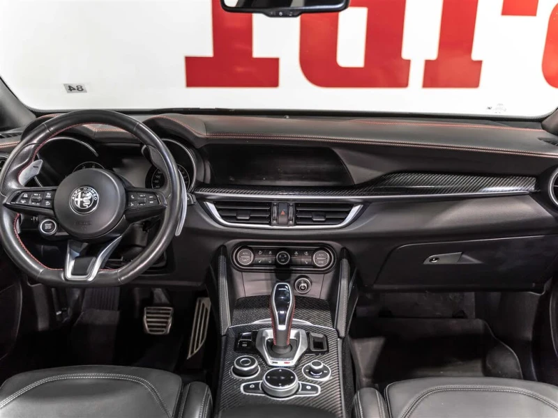 Alfa Romeo Stelvio Estrema* CARFAX* АвтоКредит* (ЦЕНА ДО БГ), снимка 8 - Автомобили и джипове - 53245008