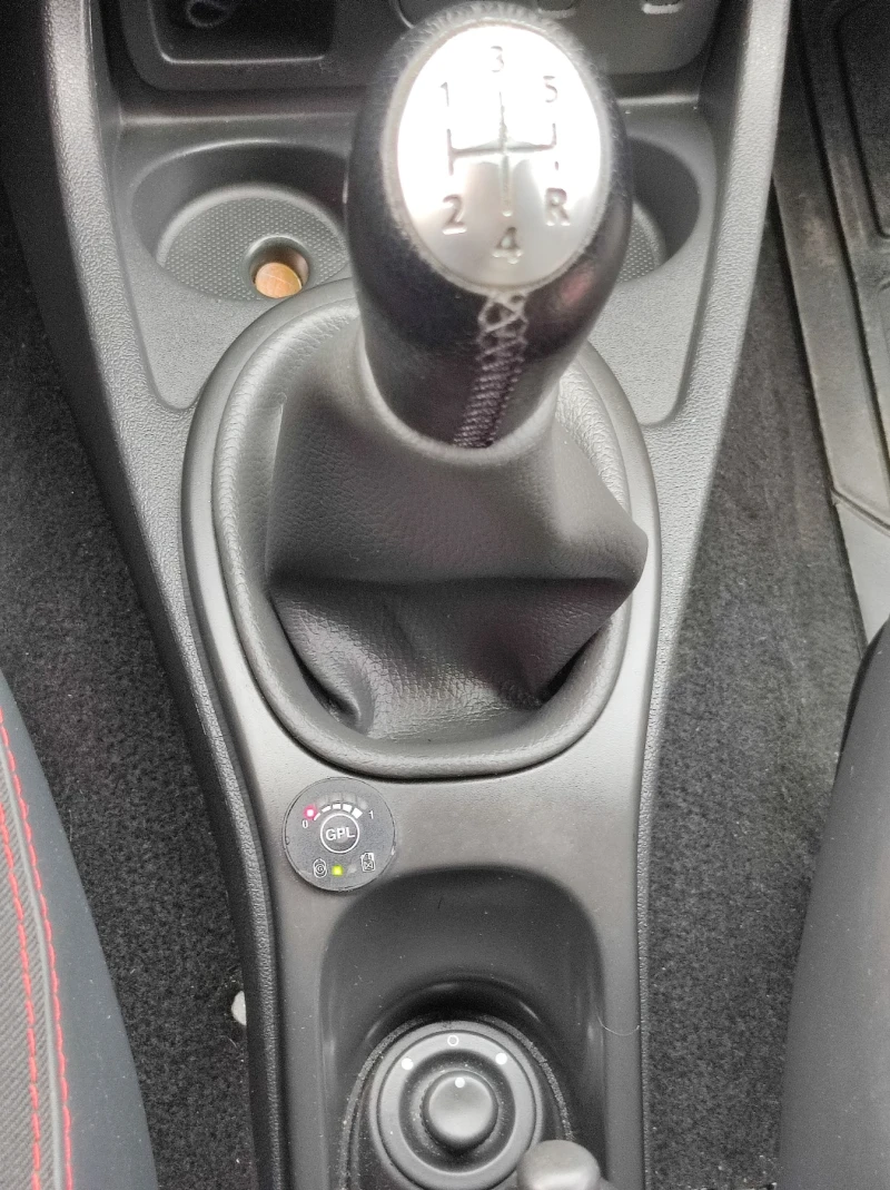 Dacia Duster 1.6i бензин/газ, снимка 12 - Автомобили и джипове - 53577294