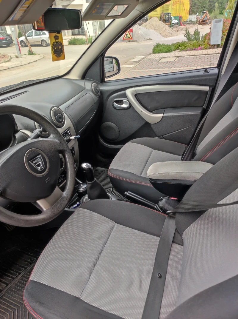 Dacia Duster 1.6i бензин/газ, снимка 10 - Автомобили и джипове - 53577294