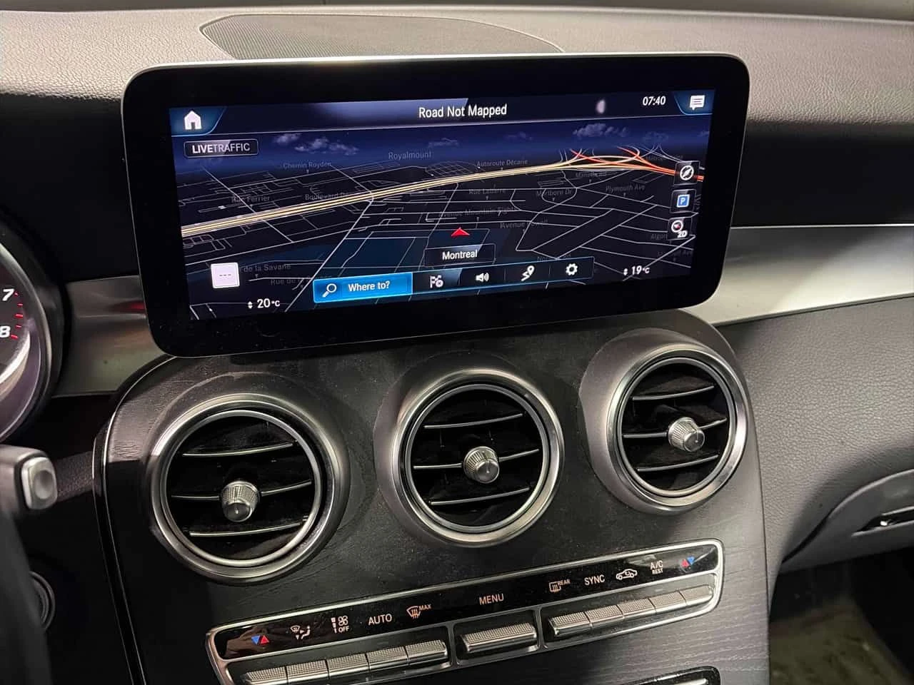 Mercedes-Benz GLC 300 * CARFAX * ПАНОРАМА * KEYLESS * ПОДГРЕВИ, снимка 9 - Автомобили и джипове - 53813790